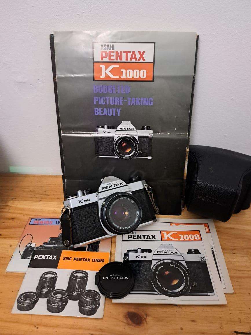 Pentax K1000 35mm Film SLR Camera with SMC Pentax-M 1:2 50mm f2-22 Lens