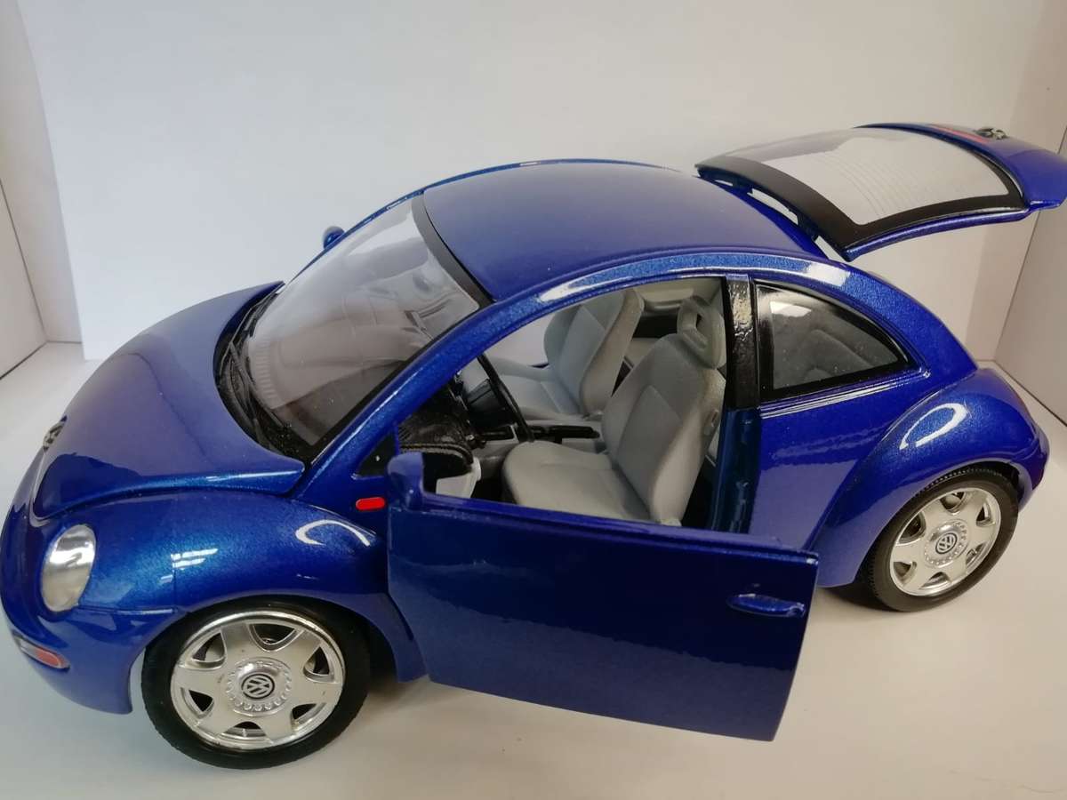 Blue Bburago Volkswagen new Beetle(1998) 1:18 die-cast