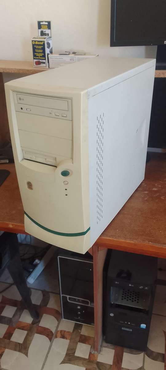 *VINTAGE CELERON COMPUTER