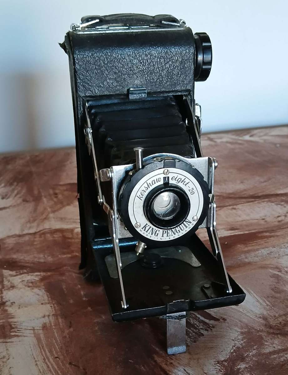 Vintage Folding Camera Kersaw eight-20 KING PENGUIN
