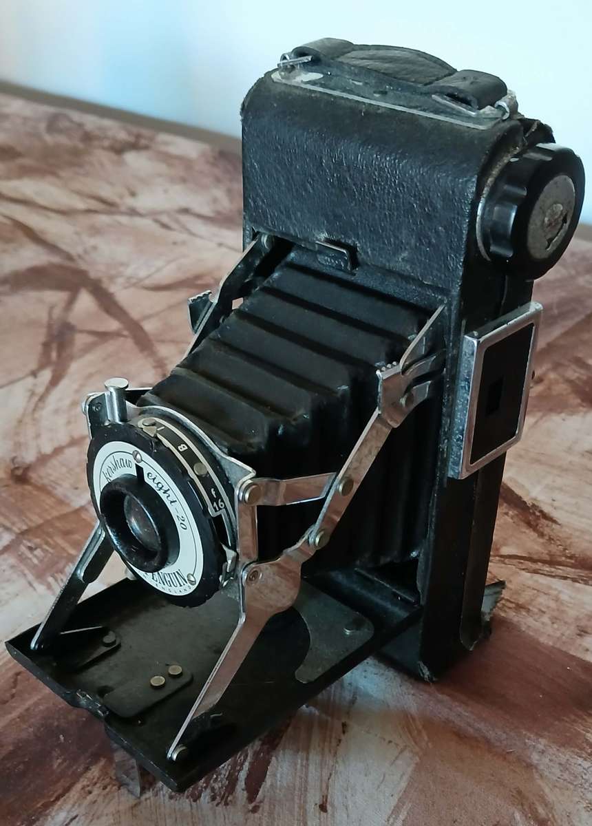 Vintage Folding Camera Kersaw eight-20 KING PENGUIN