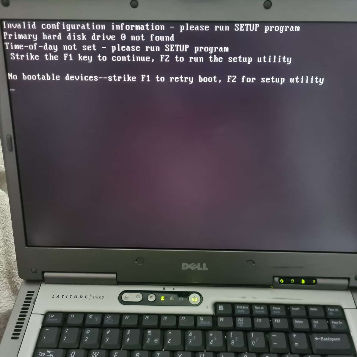 Dell Inspiron 8600 Laptop 15.4" - Model PP02X - Pentium M 1.5GHz 1GB RAM