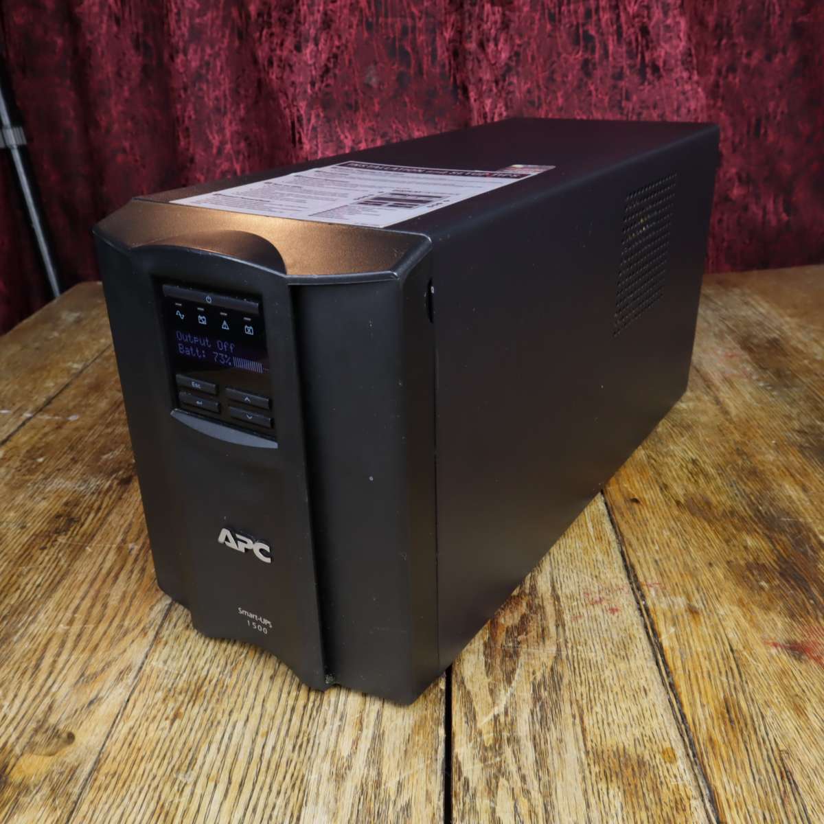 APC Smart-UPS, Line Interactive, 1500VA, 8x NEMA 5-15R outlets, SmartSlot, AVR, LCD - SMT1500