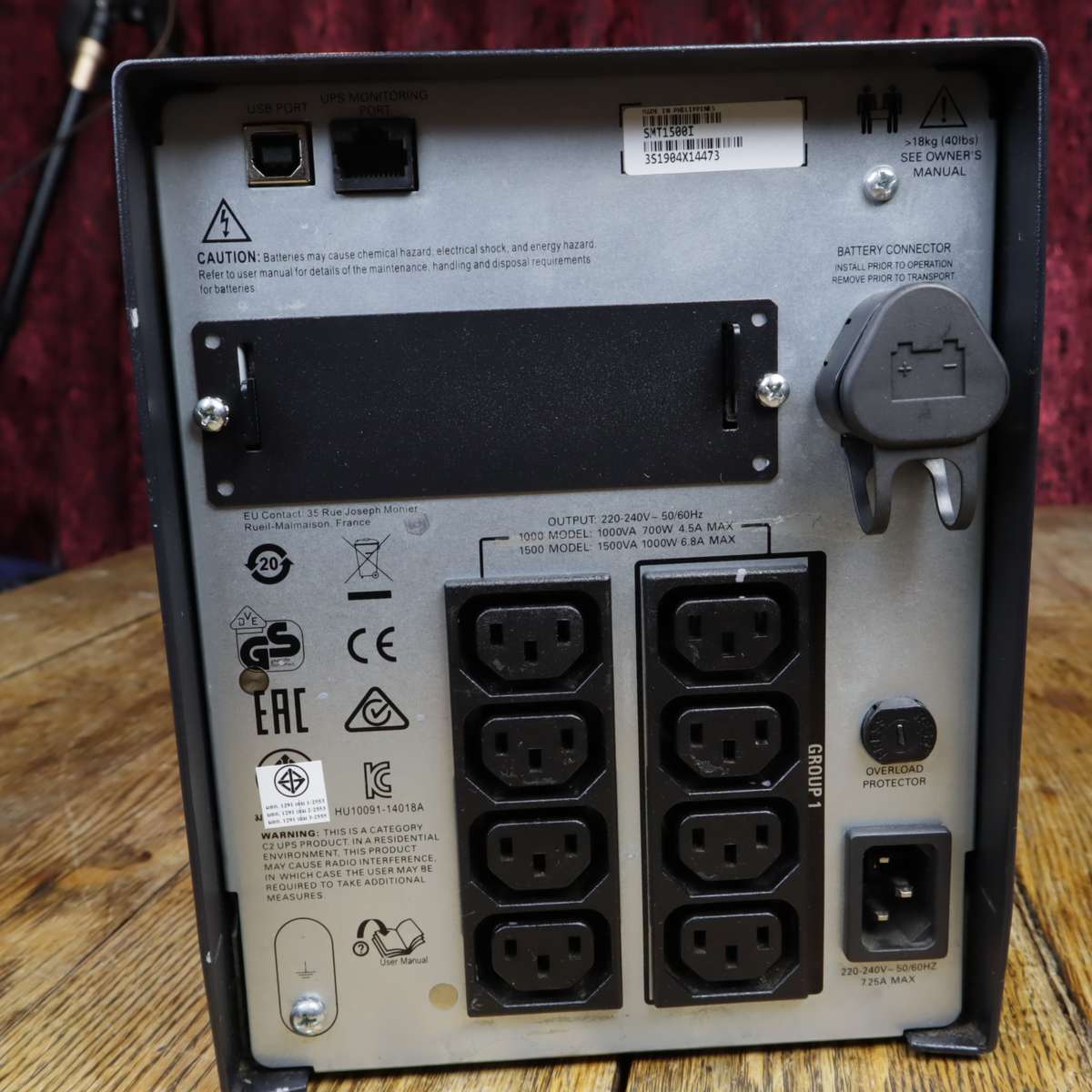 APC Smart-UPS, Line Interactive, 1500VA, 8x NEMA 5-15R outlets, SmartSlot, AVR, LCD - SMT1500