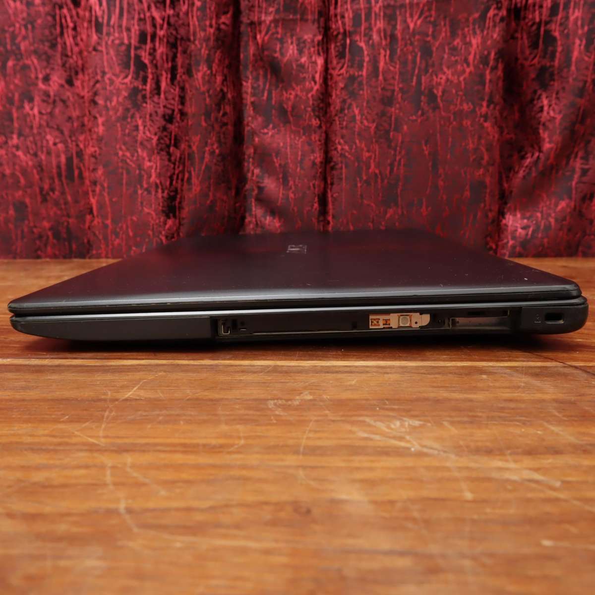 Asus Notebook X550CA Core i5 - 1.8GHz 500GB SSD 4GB RAM 15.6 Inches