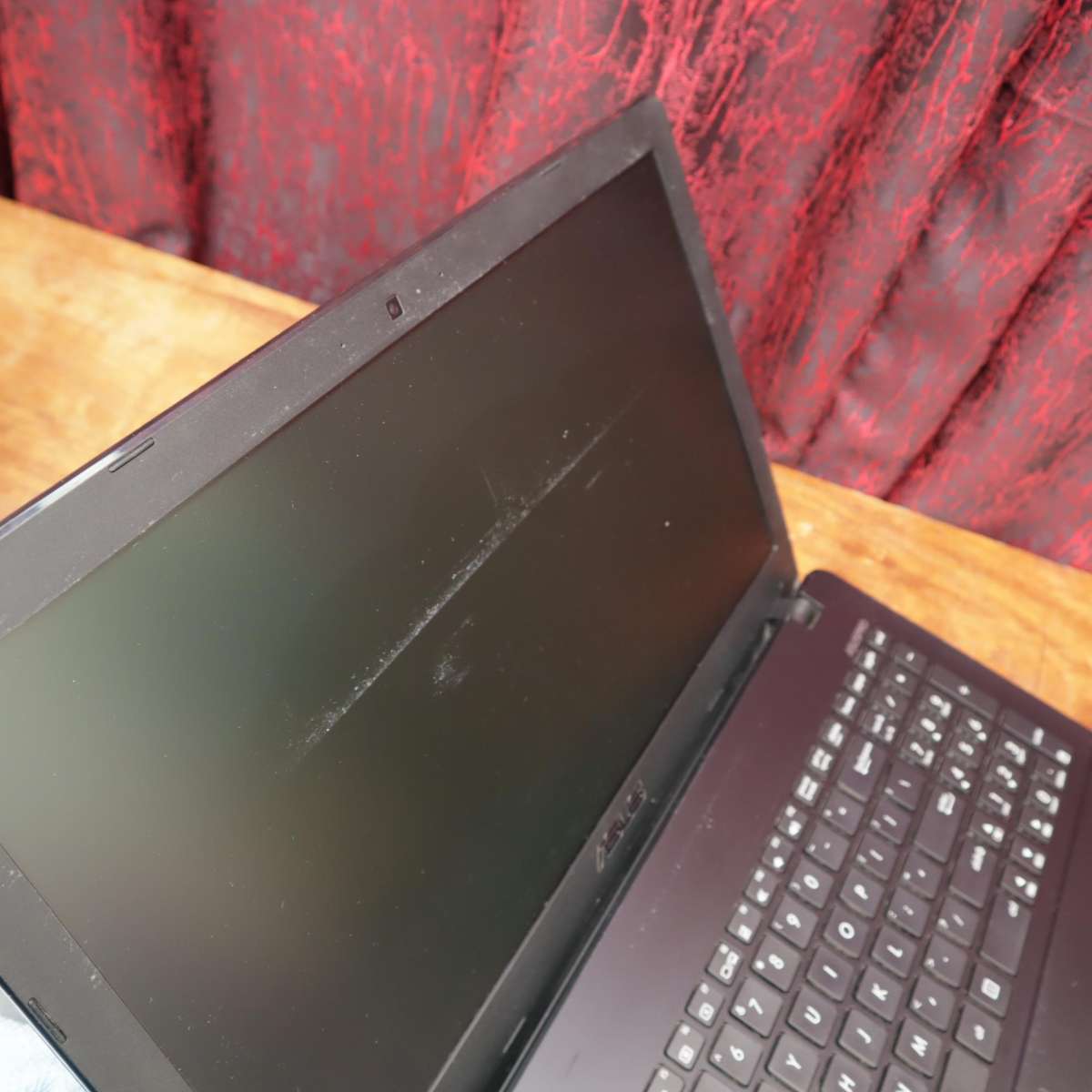 Asus Notebook X550CA Core i5 - 1.8GHz 500GB SSD 4GB RAM 15.6 Inches