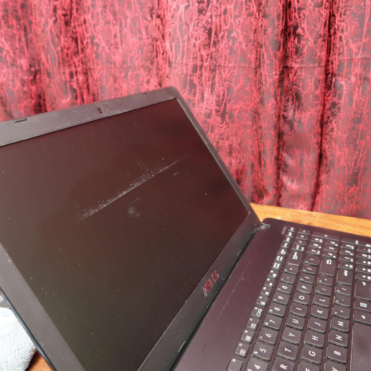 Asus Notebook X550CA Core i5 - 1.8GHz 500GB SSD 4GB RAM 15.6 Inches