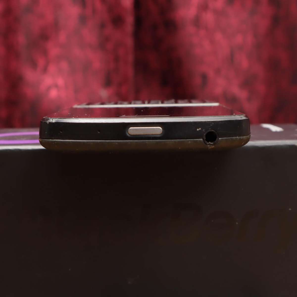 BlackBerry Q10 SQN100-3 Phone - Model RFN81UW