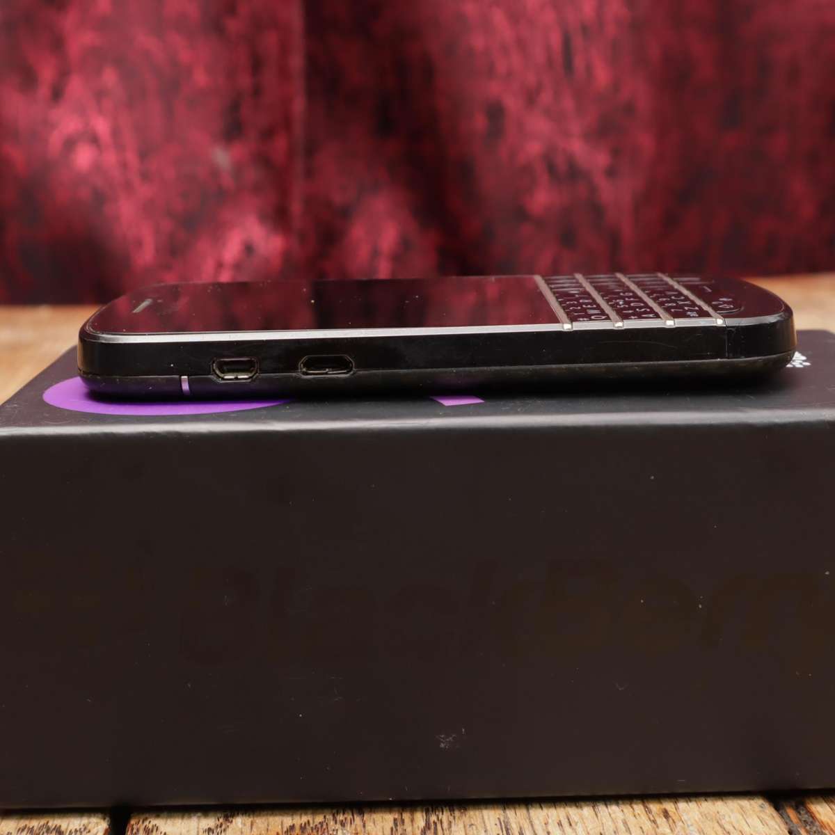 BlackBerry Q10 SQN100-3 Phone - Model RFN81UW