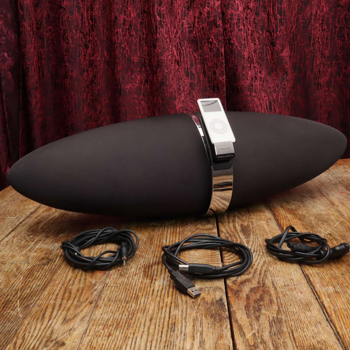 Bowers & Wilkins Zeppelin Air With 30-Pin iPod Dock Connector + 1GB iPod