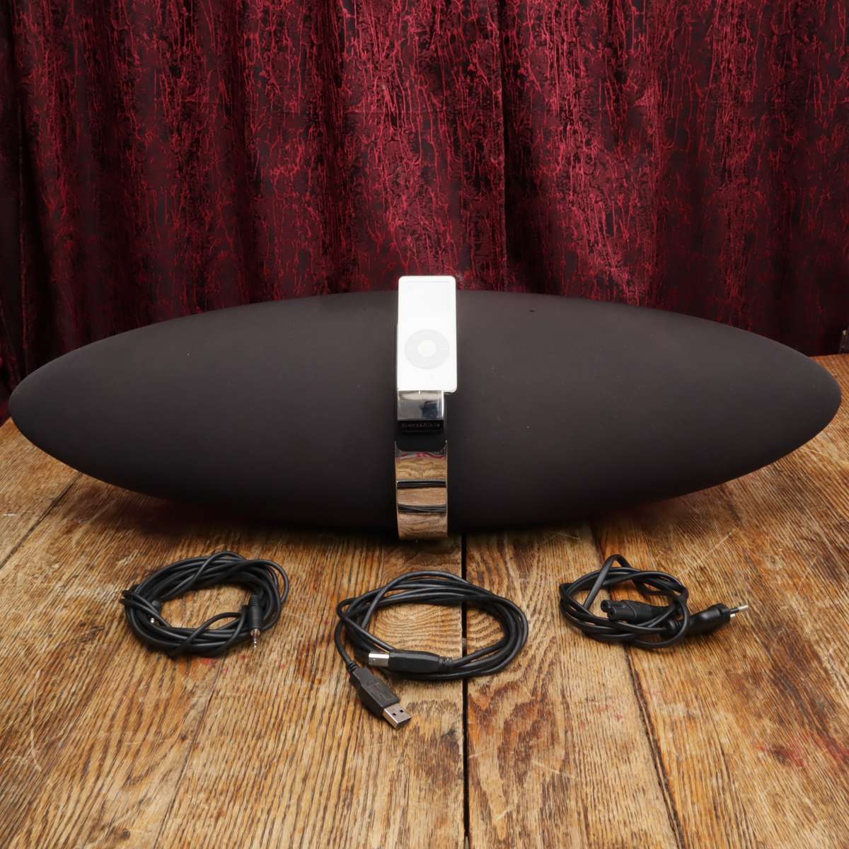 Bowers & Wilkins Zeppelin Air With 30-Pin iPod Dock Connector + 1GB iPod