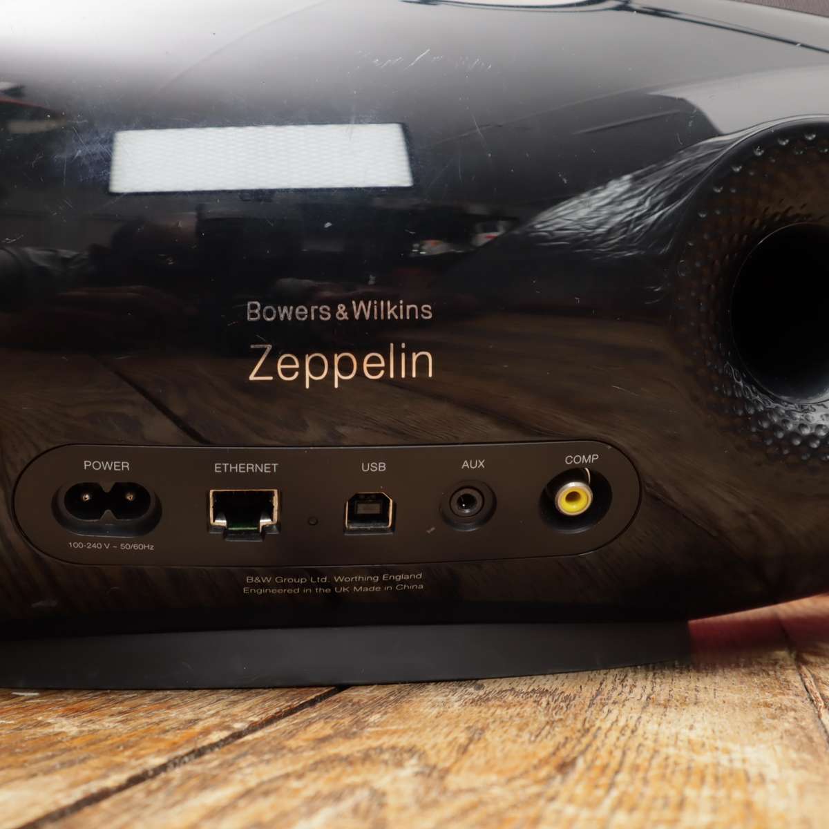 Bowers & Wilkins Zeppelin Air With 30-Pin iPod Dock Connector + 1GB iPod