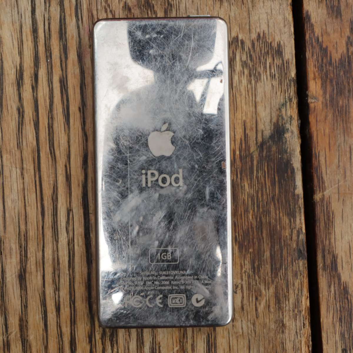 Bowers & Wilkins Zeppelin Air With 30-Pin iPod Dock Connector + 1GB iPod