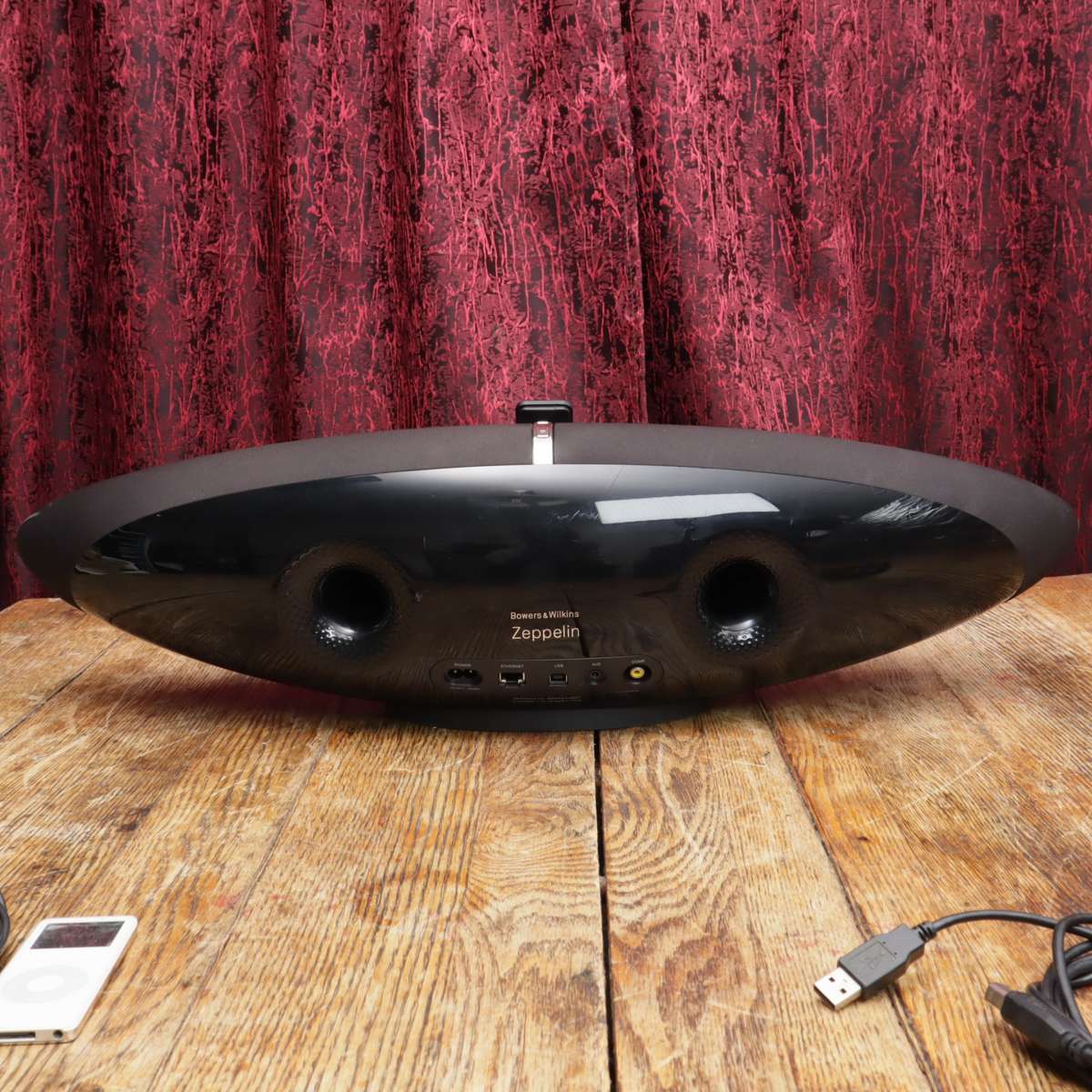 Bowers & Wilkins Zeppelin Air With 30-Pin iPod Dock Connector + 1GB iPod
