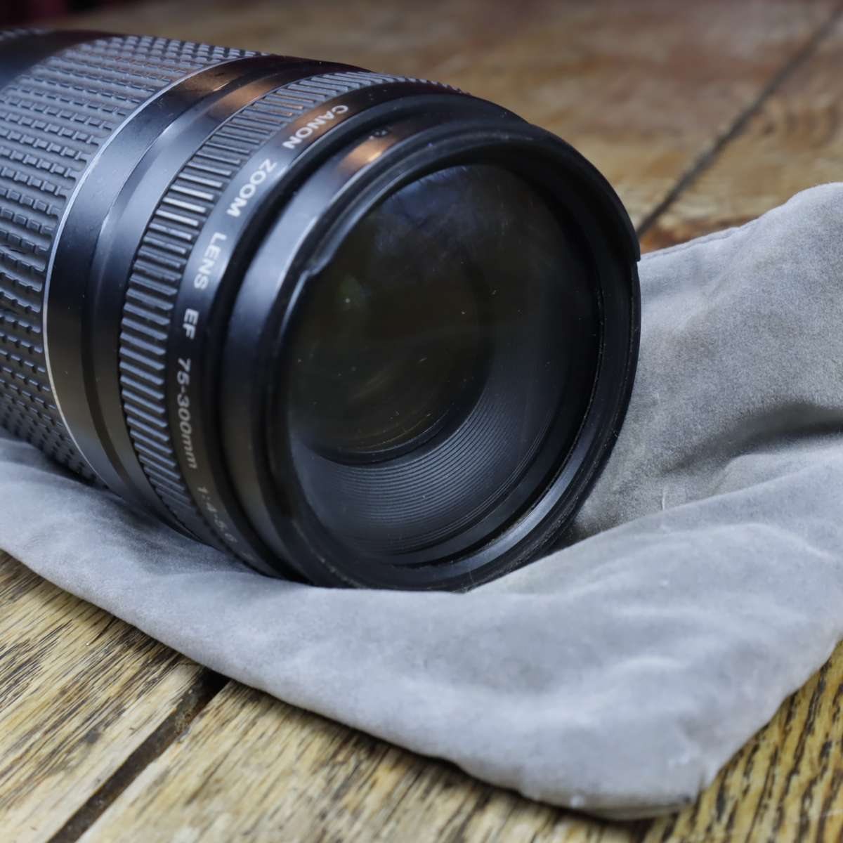 Canon EF 75-300mm 1:4-5.6 III Zoom Lens - Pre-Owned