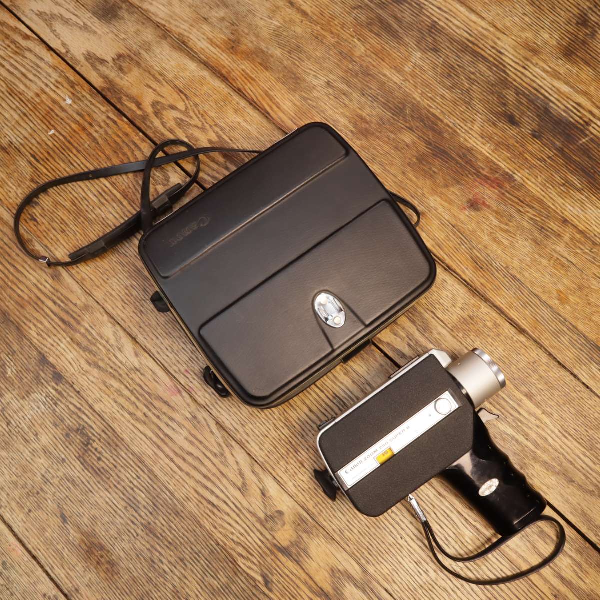 VINTAGE - Canon Zoom 250 SUPER 8 Film Movie Camera With 10.8-27mm 1:1.8 Lens