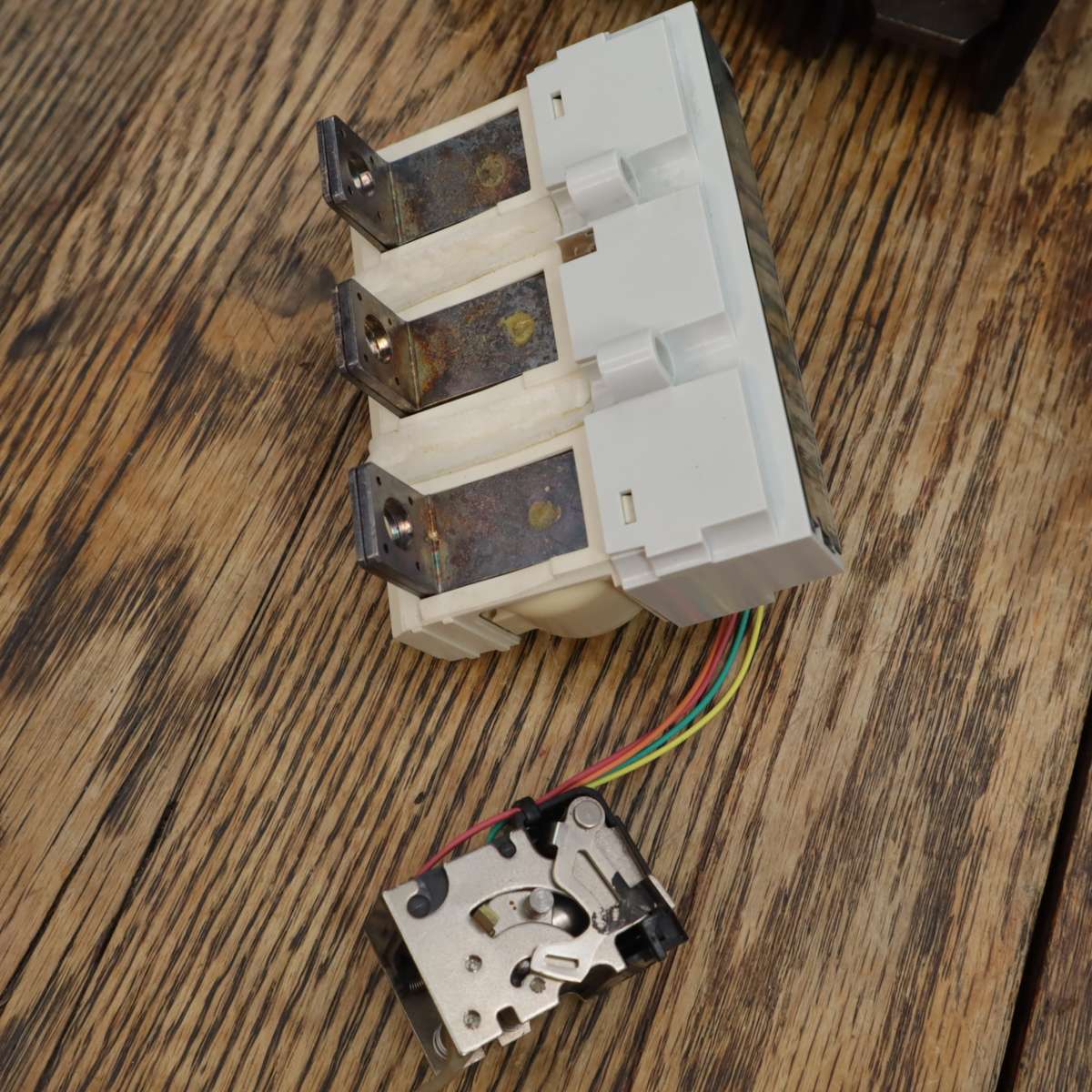 General Electric Industrial Circuit Breakers and Switches - Lot