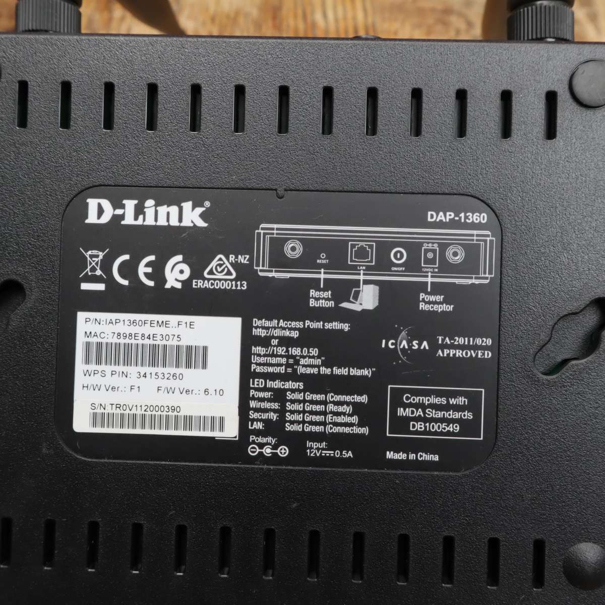 D-Link DES-1024D Switch & DAP-1360 Routers - LOT