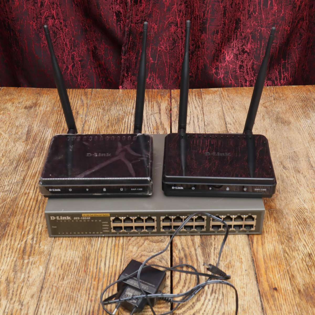 D-Link DES-1024D Switch & DAP-1360 Routers - LOT
