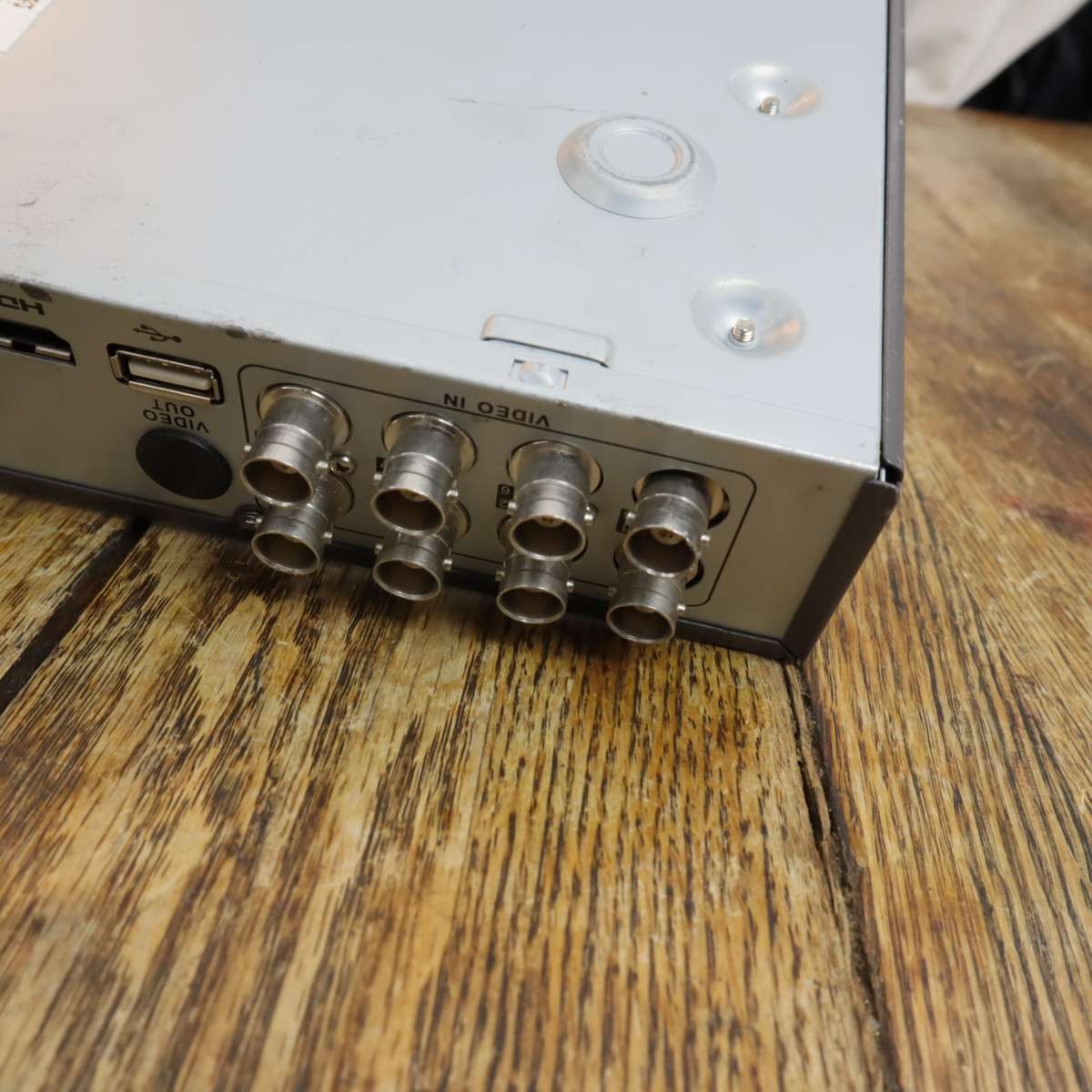 Hikvision 8-Channel 1080p Turbo HD Tribrid Digital Video Recorder (DS-7208HGHI-SH) - Pre-Owned