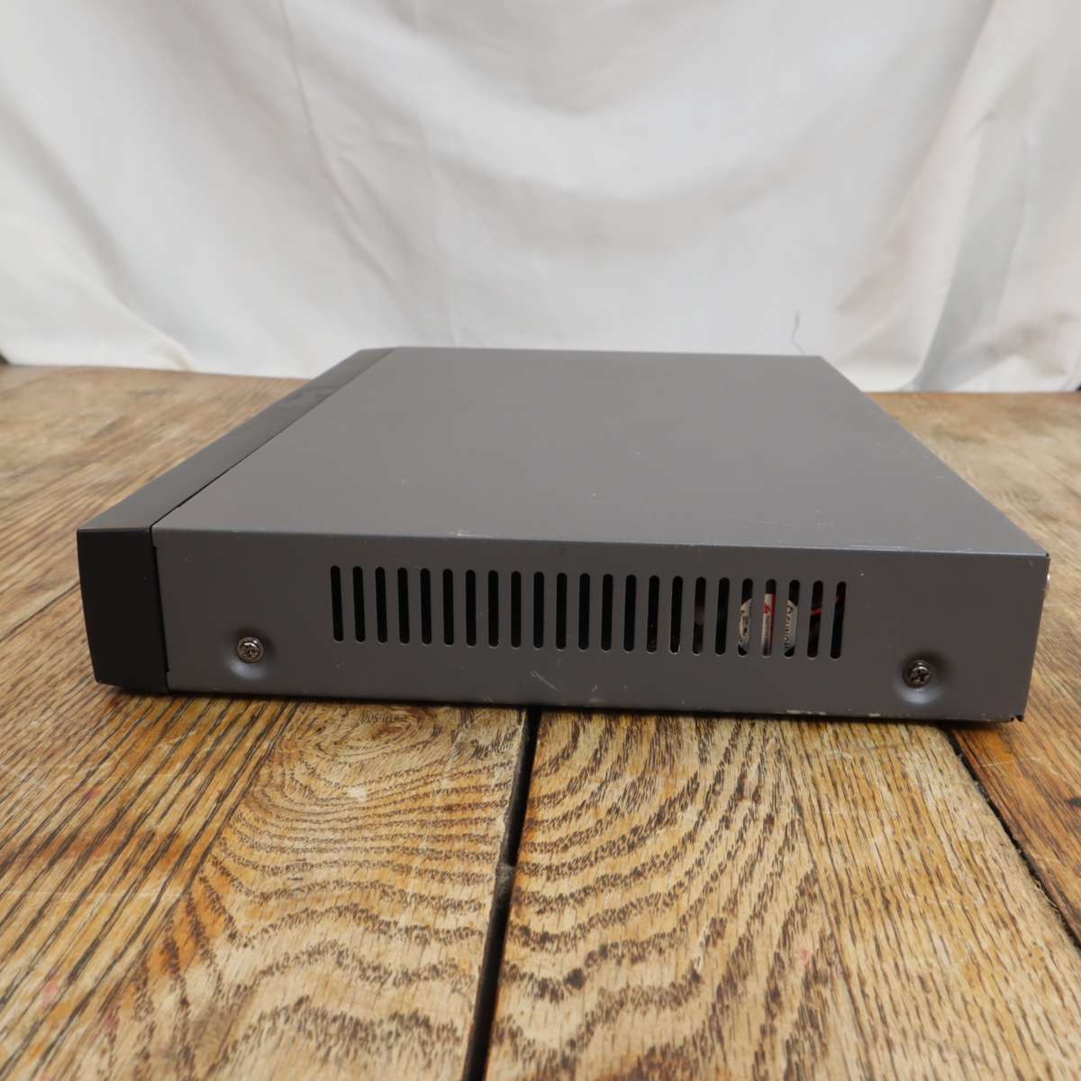 Hikvision 8-Channel 1080p Turbo HD Tribrid Digital Video Recorder (DS-7208HGHI-SH) - Pre-Owned