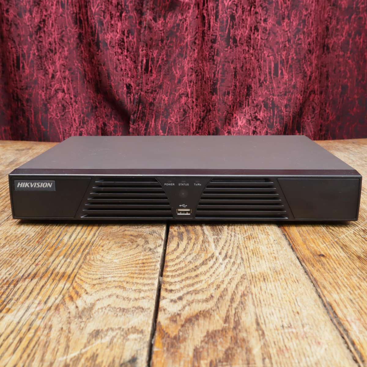 Hikvision DS-7208HVI-ST/SN 8-Channel DVR + 1TB HDD