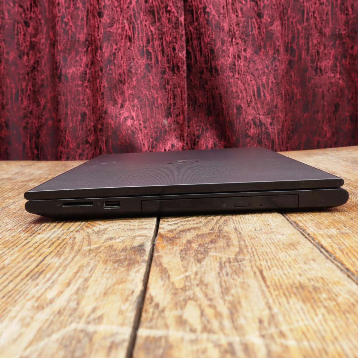 Dell Inspiron 3543 Laptop - Core i5 2.20GHz NVIDIA GeForce 920M 8GB RAM 1TB HDD