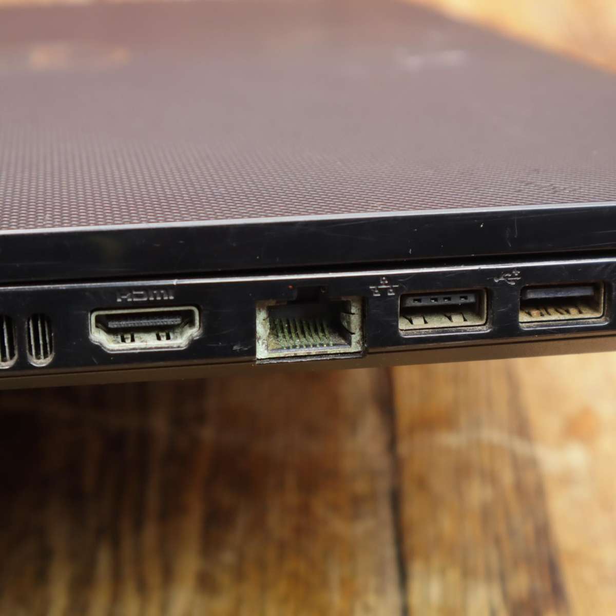 Dell Inspiron 3543 Laptop - Core i5 2.20GHz NVIDIA GeForce 920M 8GB RAM 1TB HDD