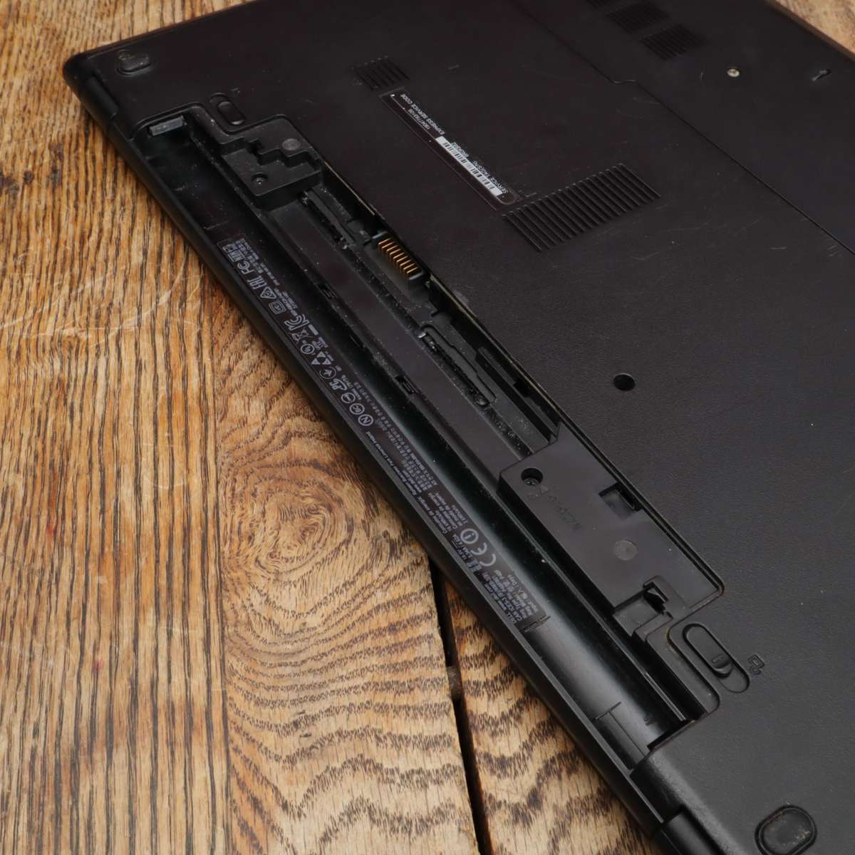 Dell Inspiron 3543 Laptop - Core i5 2.20GHz NVIDIA GeForce 920M 8GB RAM 1TB HDD