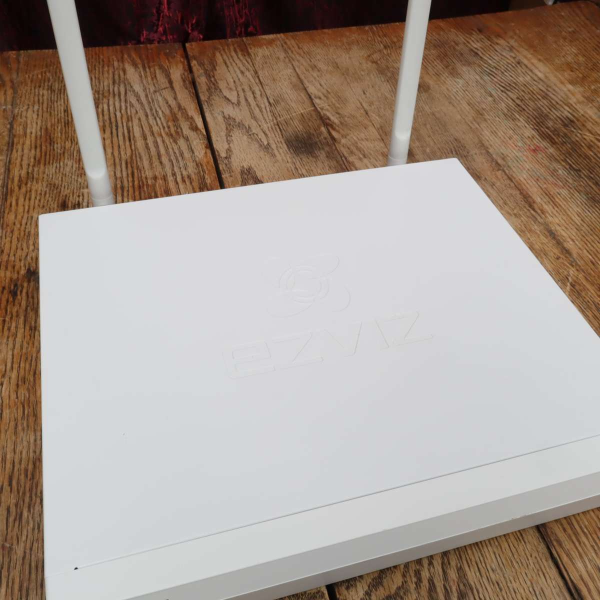 EZVIZ 8 Channel Wireless NVR CS-X5C-8 HDMI VGA 1TB HDD