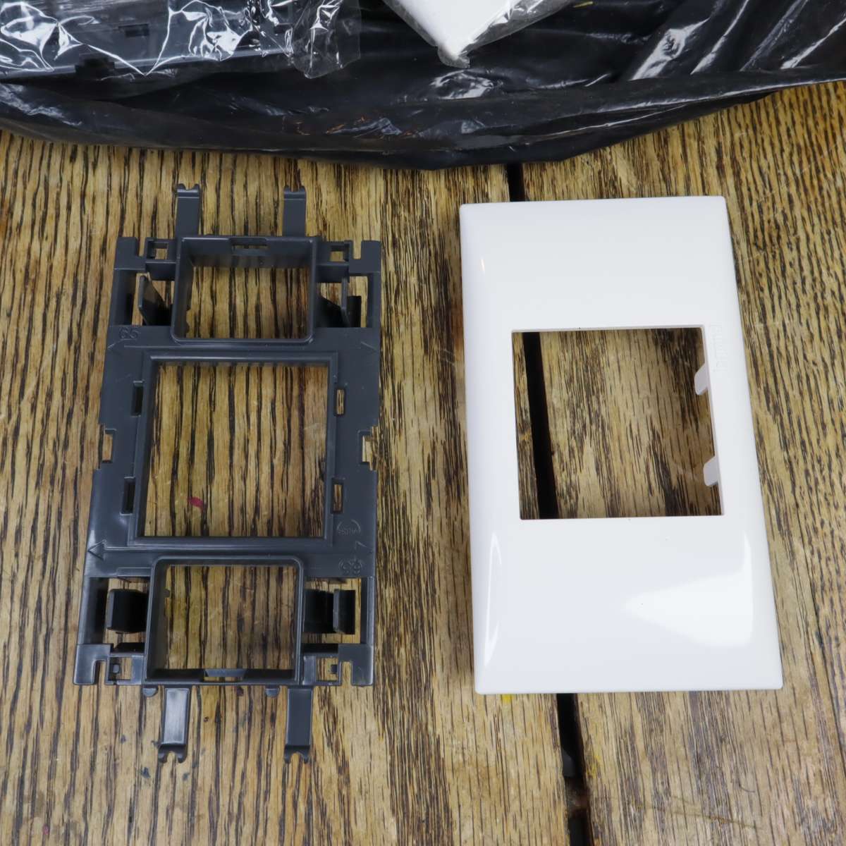 46 PAIRS - Legrand 010921 Mounting Socket/Covers/Modules - (LOT)