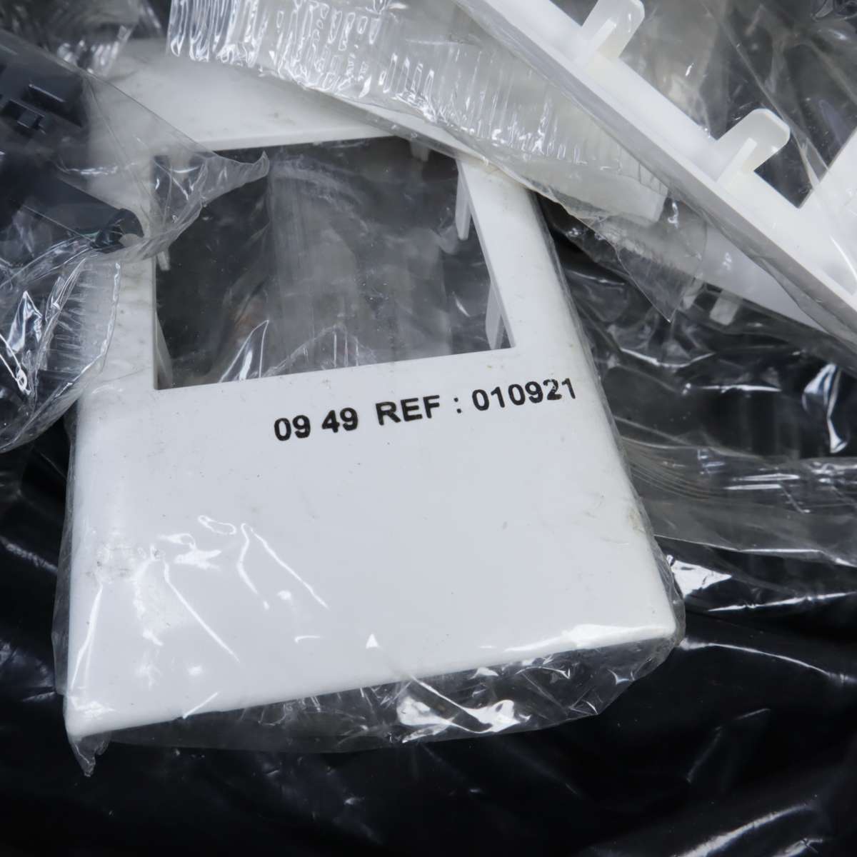 46 PAIRS - Legrand 010921 Mounting Socket/Covers/Modules - (LOT)