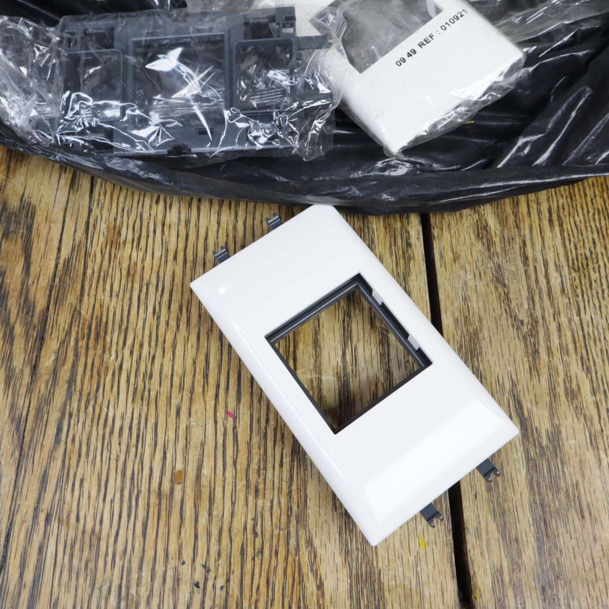 46 PAIRS - Legrand 010921 Mounting Socket/Covers/Modules - (LOT)