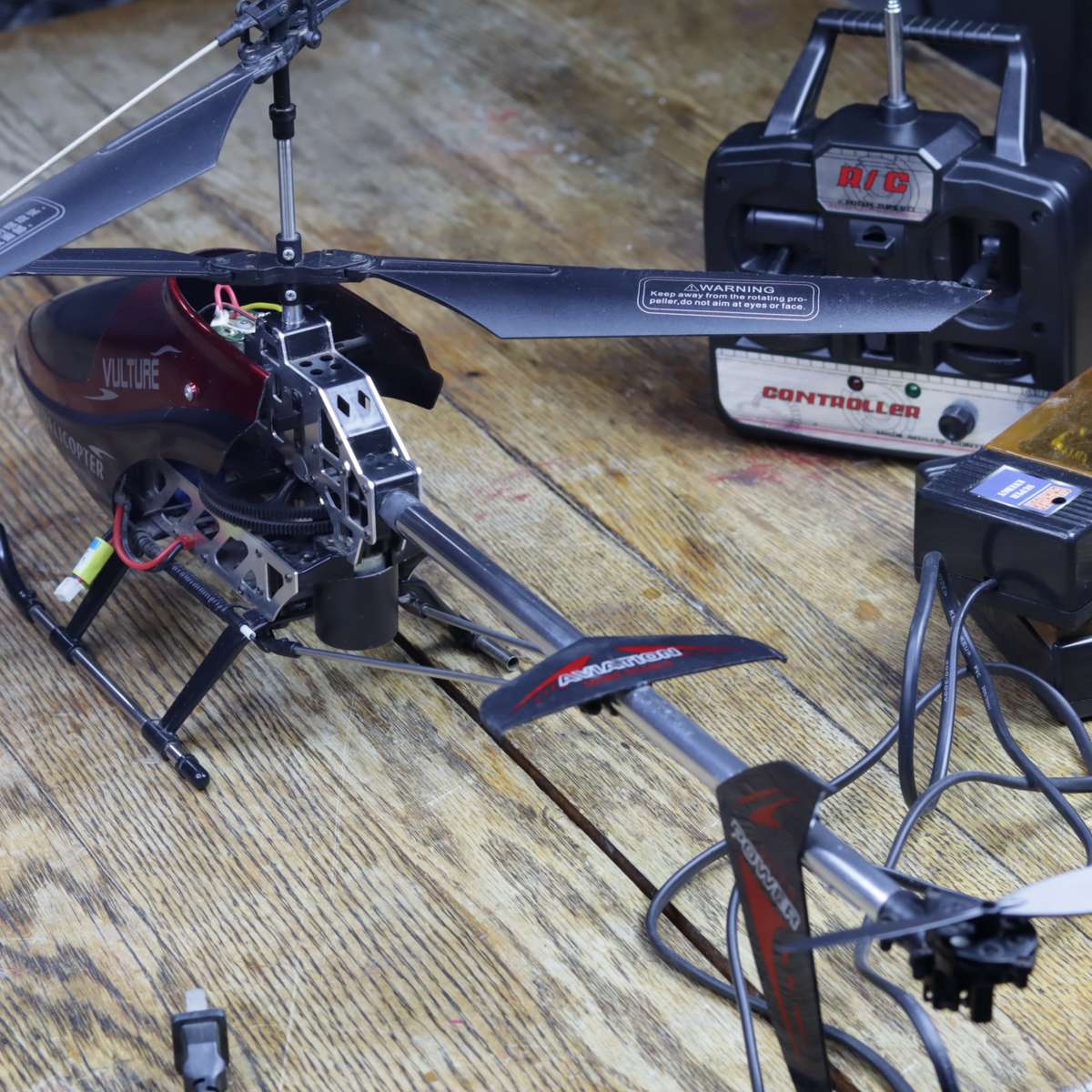 Huan Qi 848B RC 3CH Wireless Helicopter With Remote & Chargers