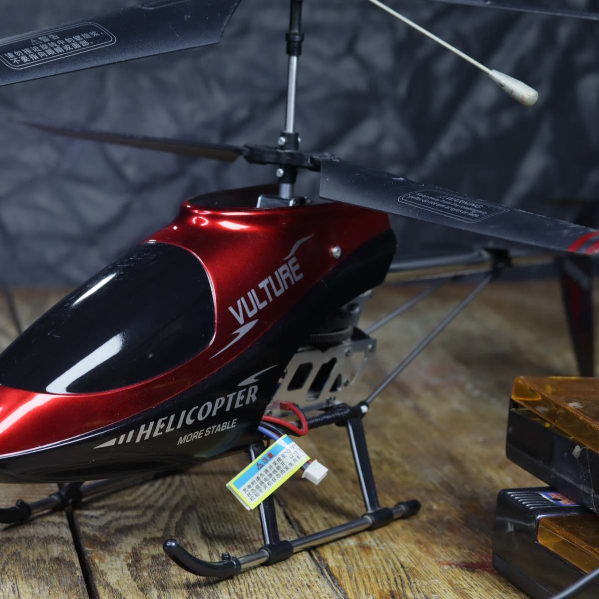 Huan Qi 848B RC 3CH Wireless Helicopter With Remote & Chargers