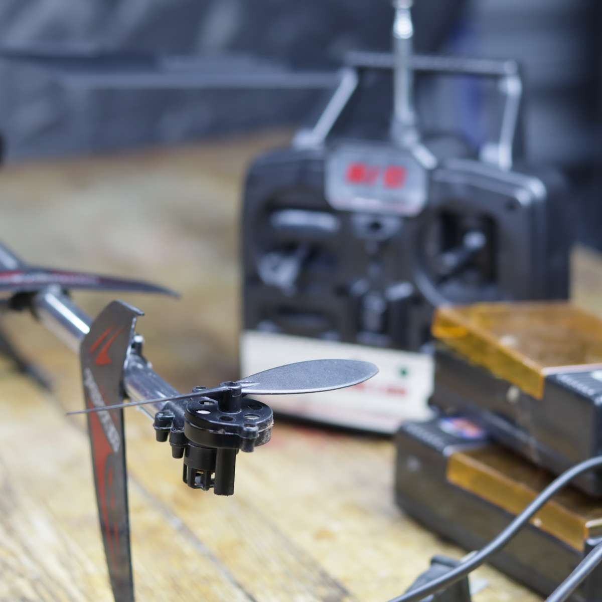 Huan Qi 848B RC 3CH Wireless Helicopter With Remote & Chargers