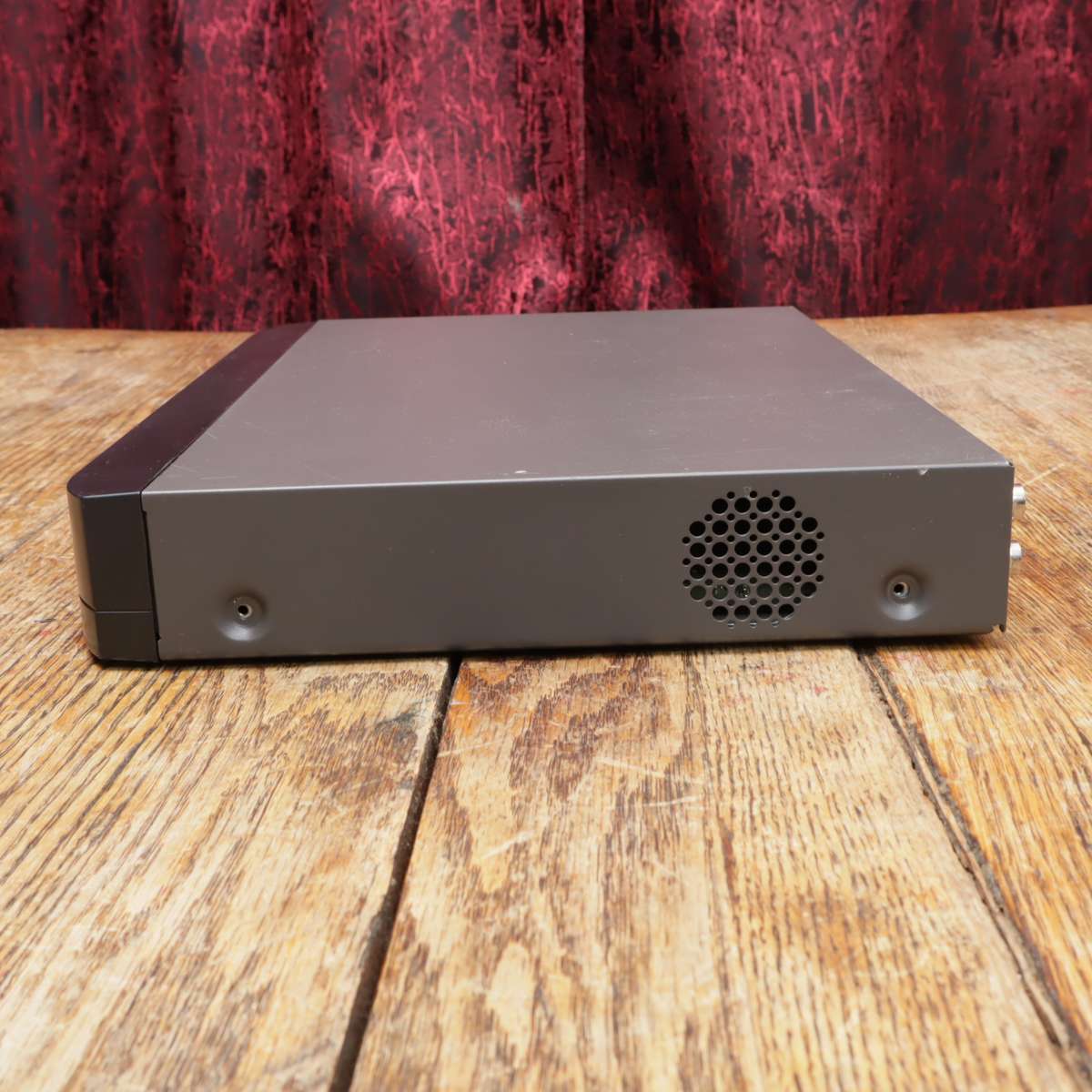 Hikvision iDS-7208HQHI-M1/S 8-Channel 1080P 1U H.265 DVR