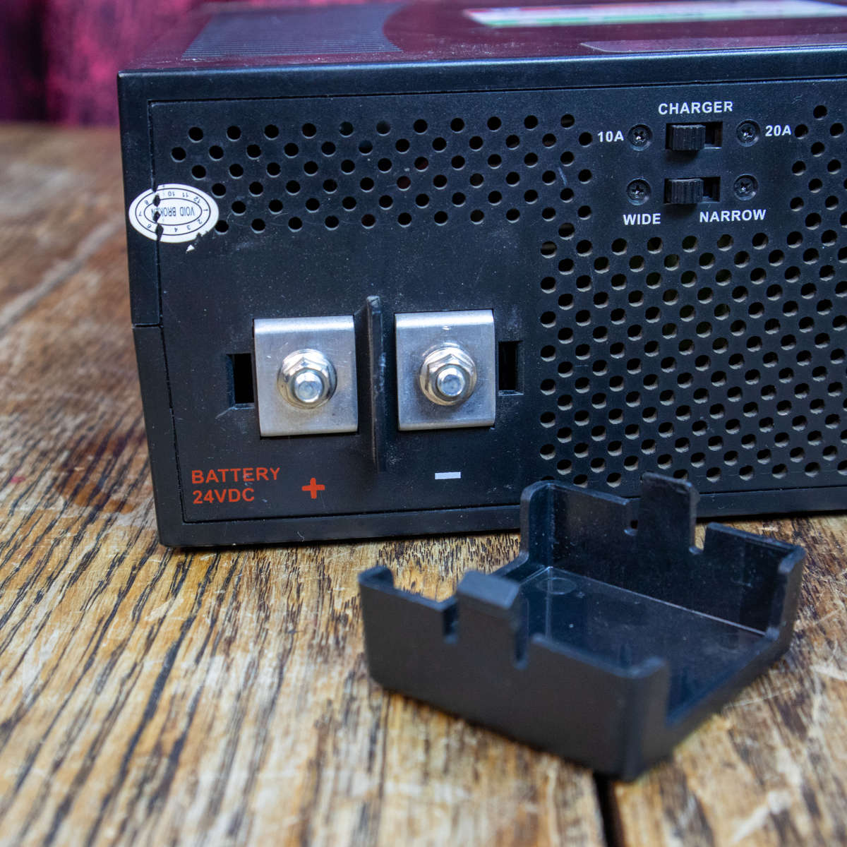 Crystal XI 2400VA Inverter 1440W 24VDC - EP11-2400