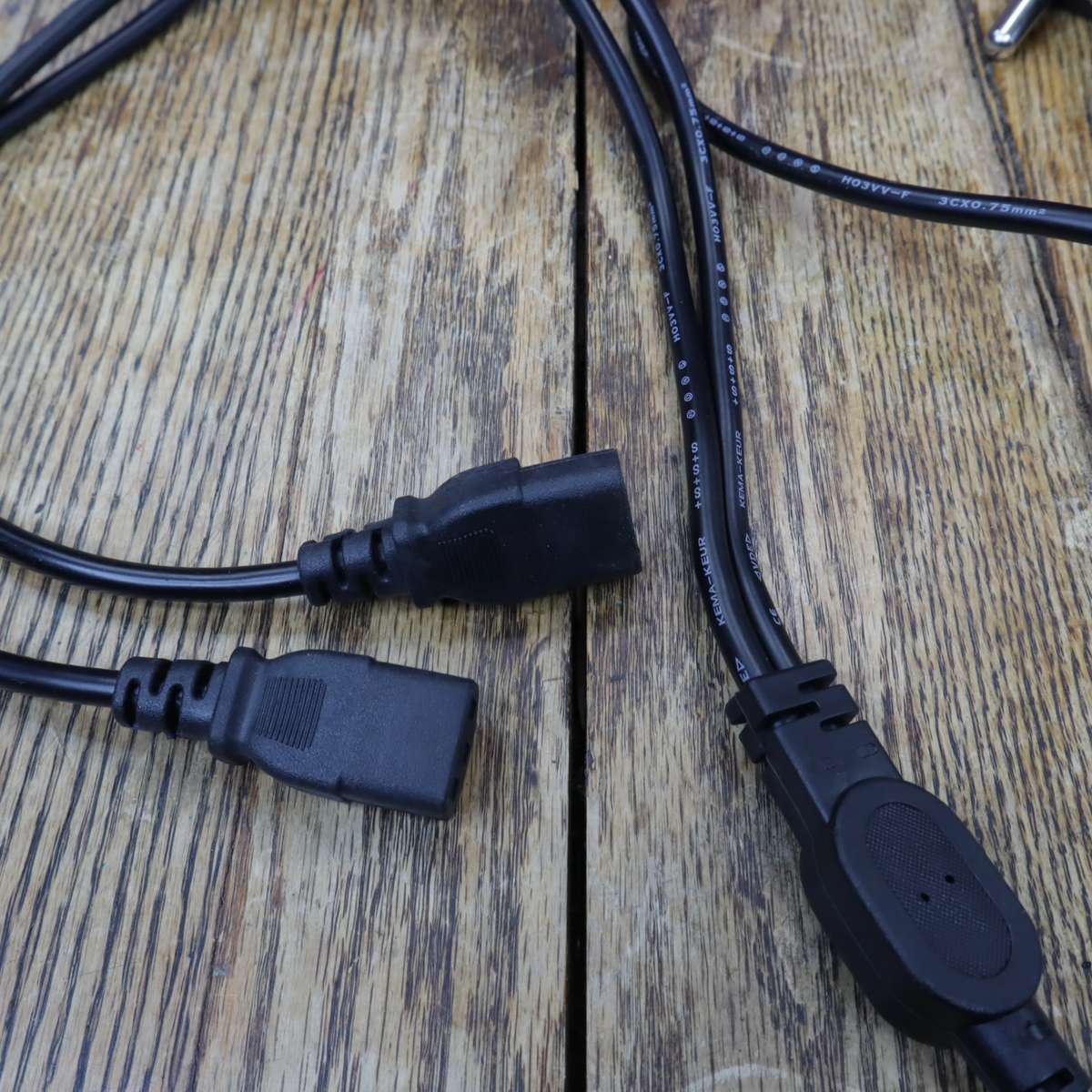 10 Pcs - Dual Head Power Cable 3 Pin Plug to Kettle Cord / IEC C13 Plug 1.8 Meter