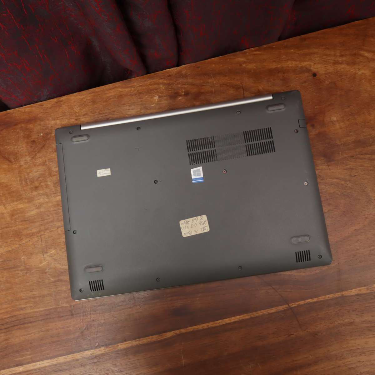 Lenovo IdeaPad 320-15IKB 2.5GHz Core i5 7Th Gen 8GB RAM 250GB SSD 15.6" AMD Radeon(TM) 530