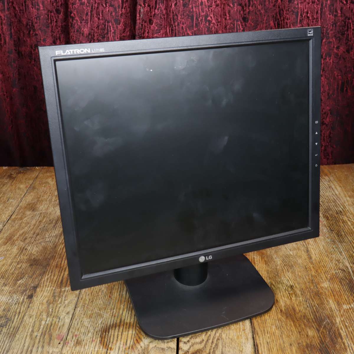 LG FLATRON 17"LCD Monitor 1280 x 1024 (L1718S) - Pre-Owned