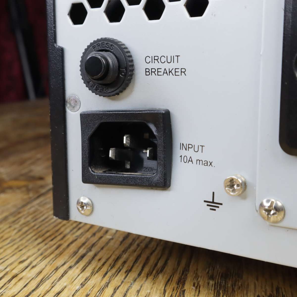 Mecer ME-2000-WPTU Online UPS 2000VA/1600W - Pre-Owned