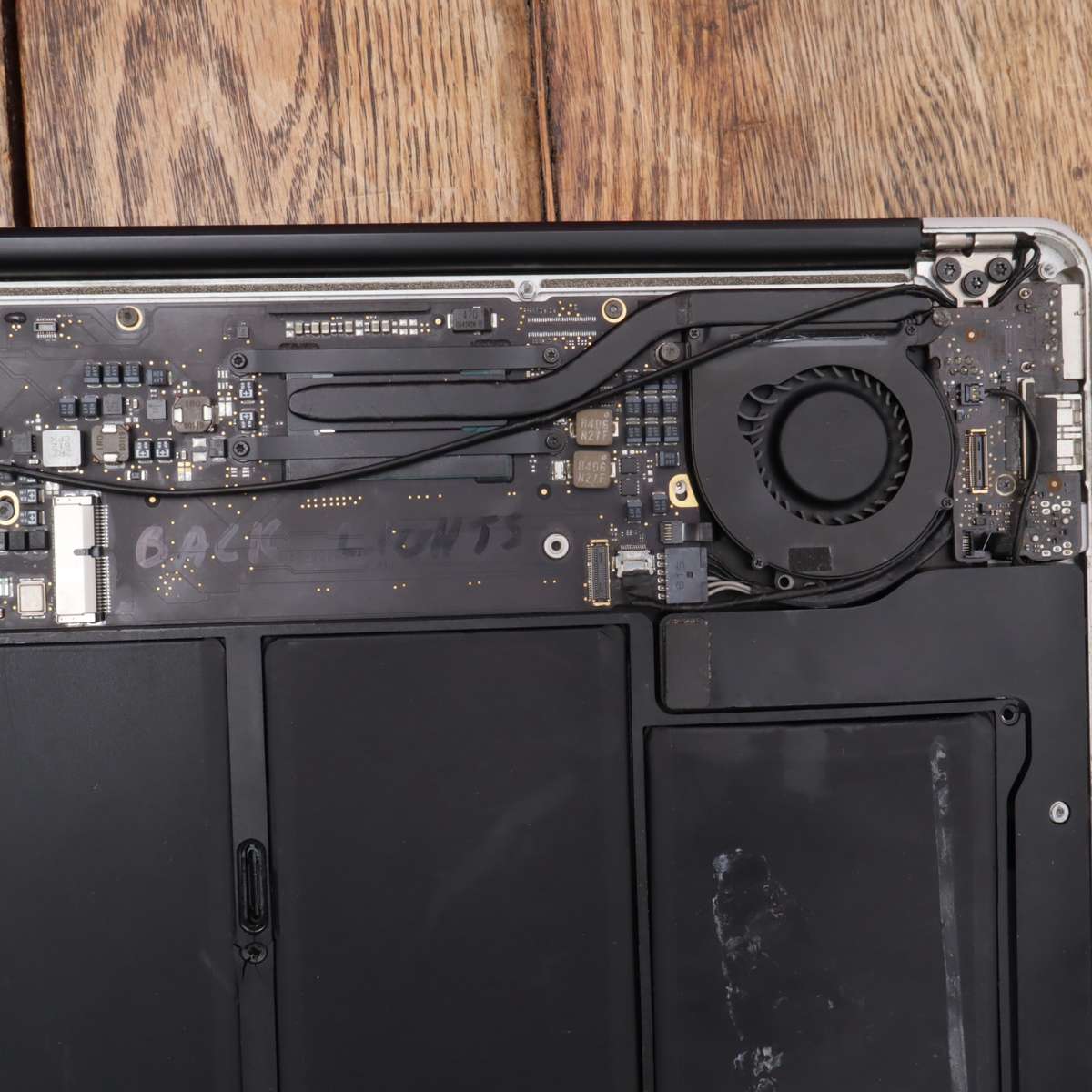 Apple 13" MacBook Air A1466 - SPARE OR REPAIR