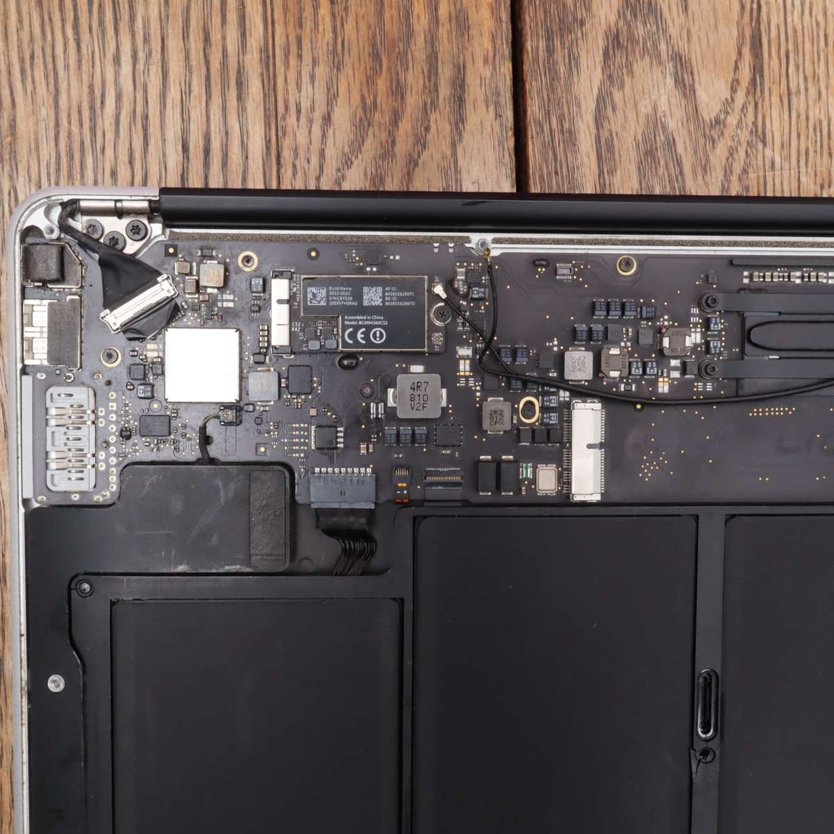 Apple 13" MacBook Air A1466 - SPARE OR REPAIR