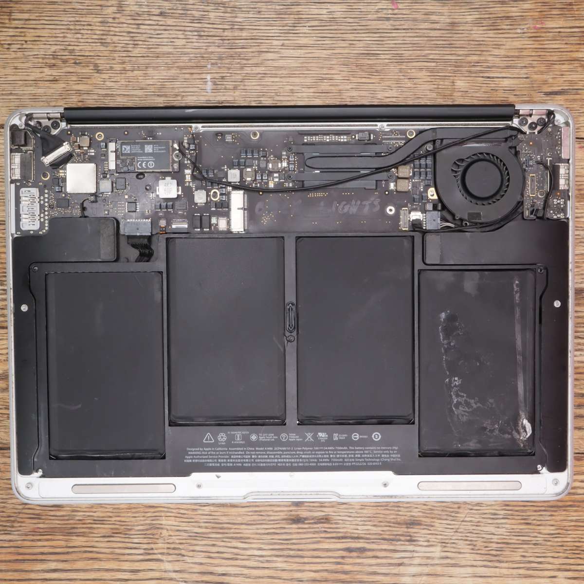 Apple 13" MacBook Air A1466 - SPARE OR REPAIR