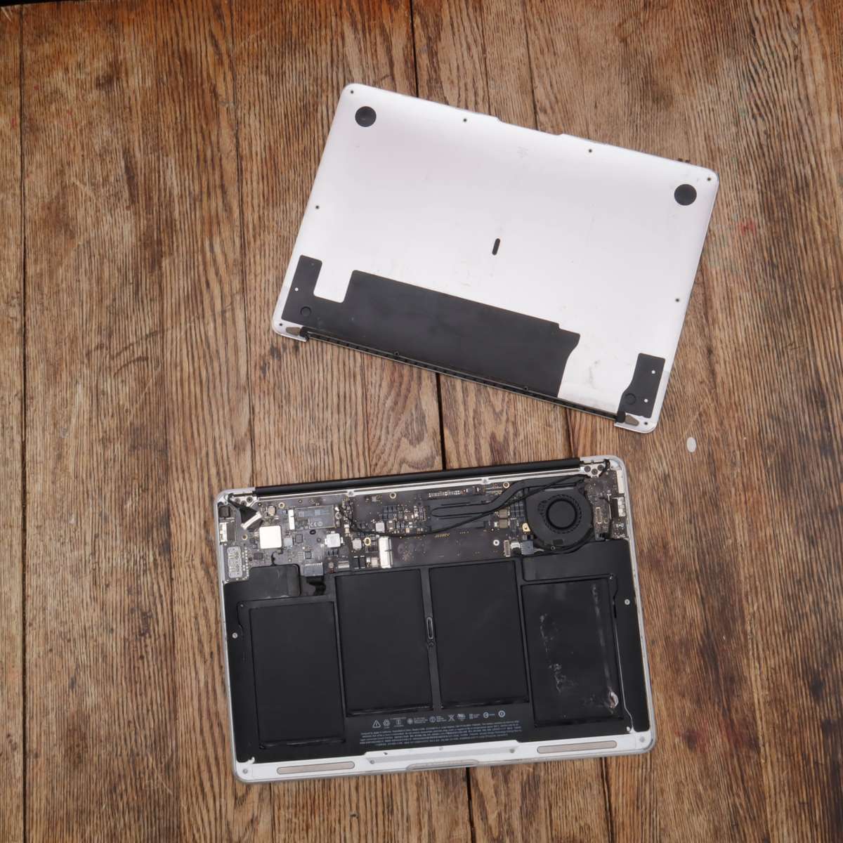 Apple 13" MacBook Air A1466 - SPARE OR REPAIR