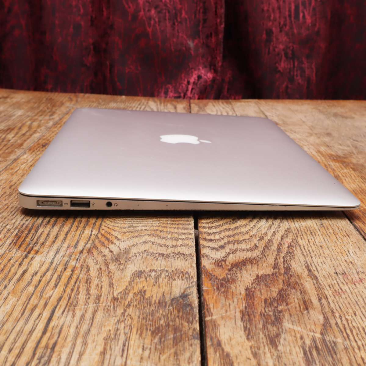 Apple 13" MacBook Air A1466 - SPARE OR REPAIR