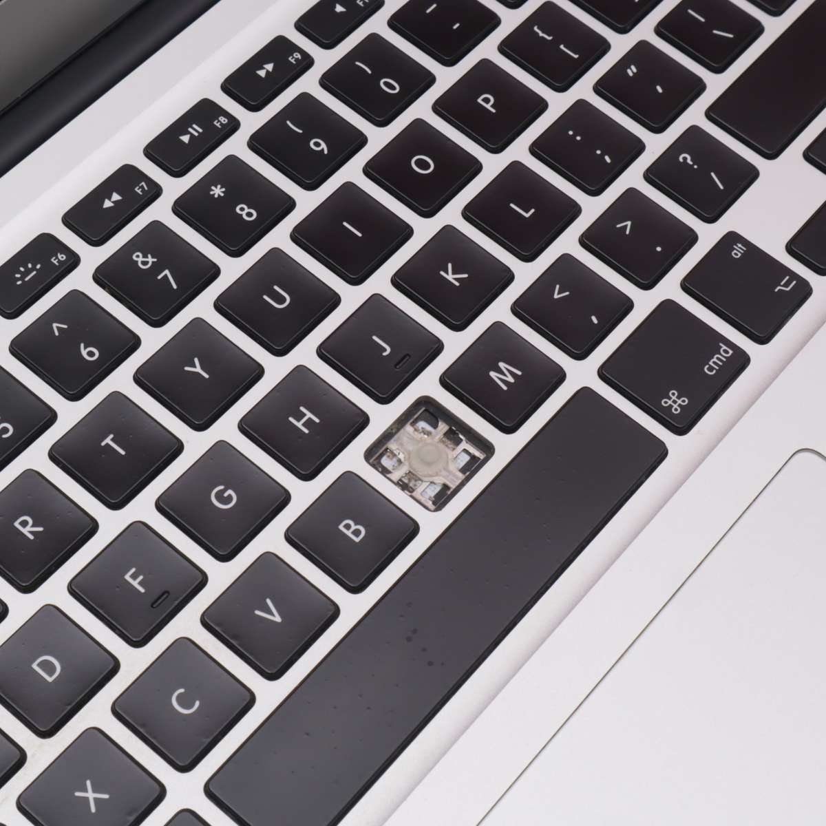 Apple 13" MacBook Air A1466 - SPARE OR REPAIR