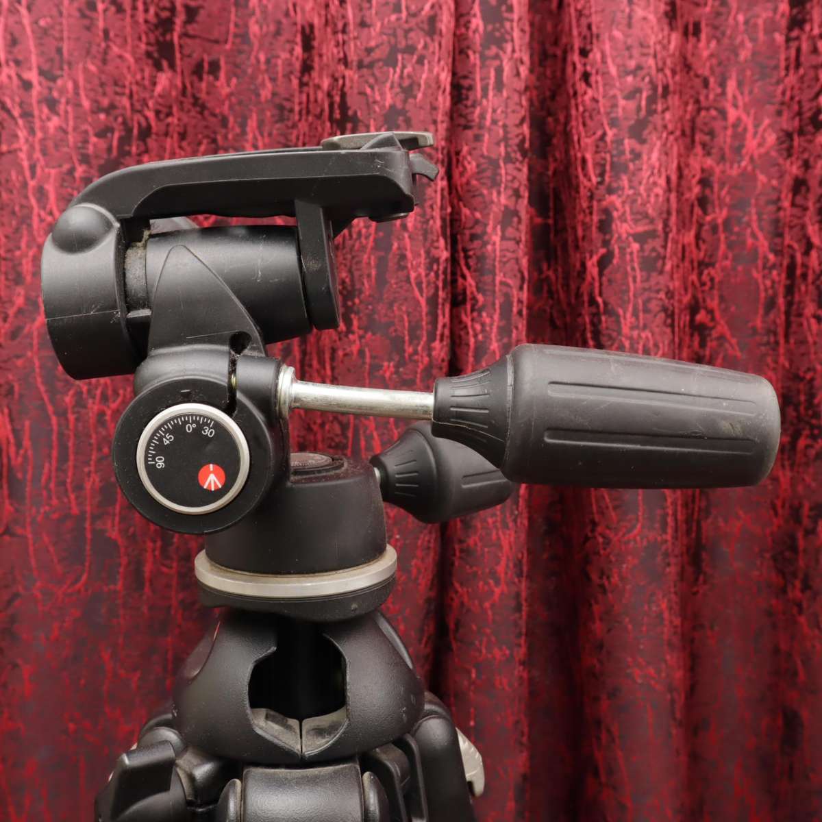 Manfrotto 055PROB Aluminium Tripod With Manfrotto 804RC2 Head