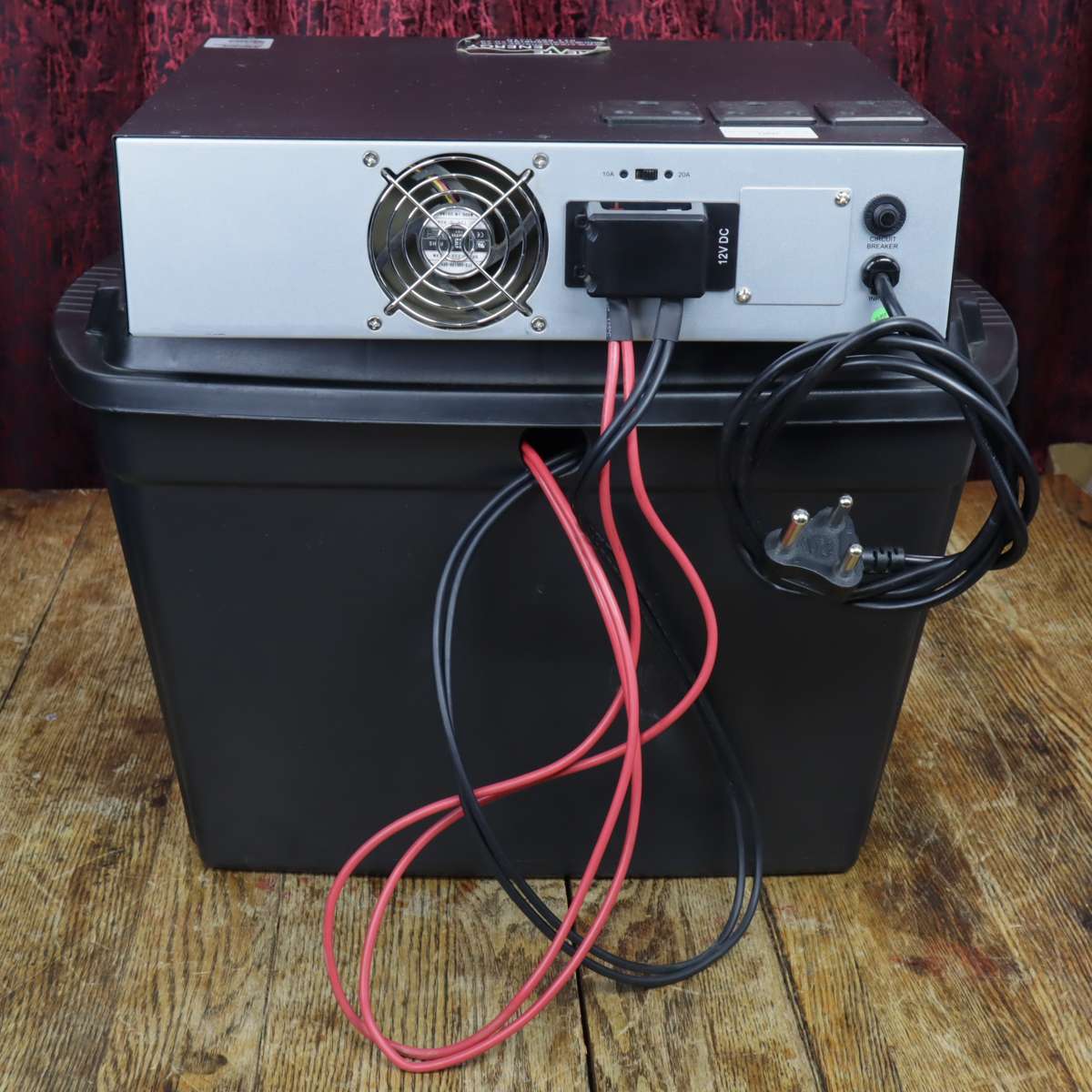 Mecer LOBO 1200 / IVR-1200LBKS 1200VA 720W Inverter with 12V 100Ah Battery